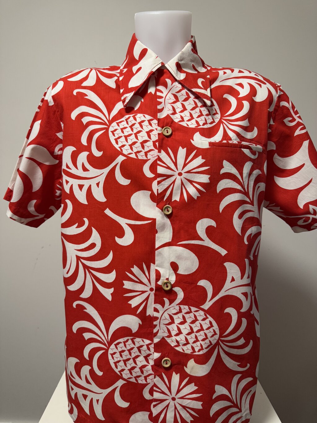 1980s–early 1990s - Bold Pineapple Bark – Made in Hawaii (L)