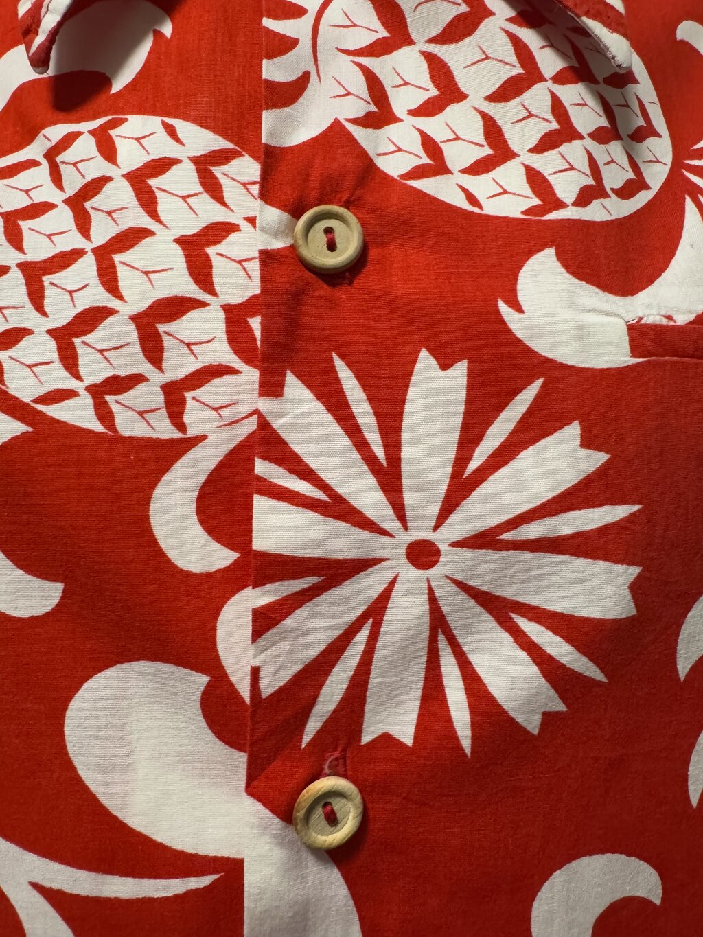 1980s–early 1990s - Bold Pineapple Bark – Made in Hawaii (L)