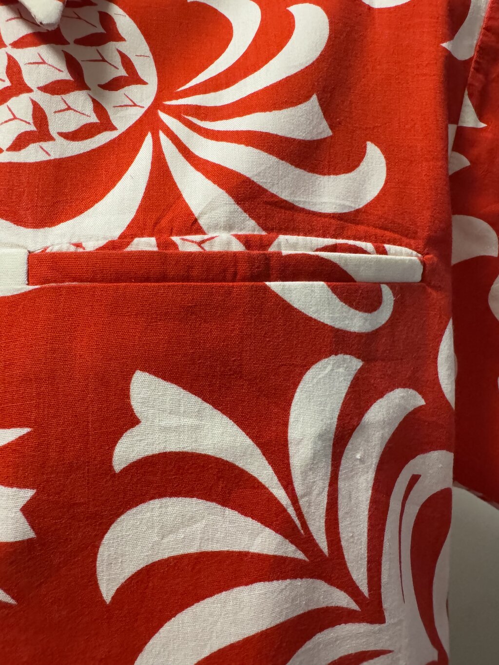 1980s–early 1990s - Bold Pineapple Bark – Made in Hawaii (L)