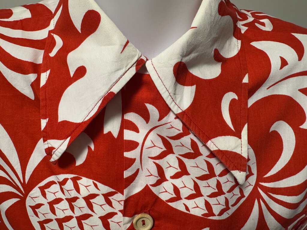 1980s–early 1990s - Bold Pineapple Bark – Made in Hawaii (L)