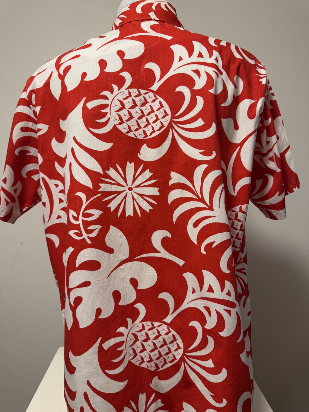 1980s–early 1990s - Bold Pineapple Bark – Made in Hawaii (L)