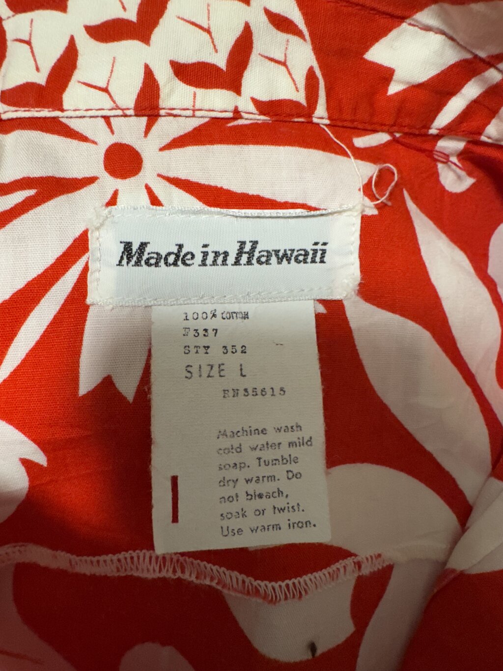 1980s–early 1990s - Bold Pineapple Bark – Made in Hawaii (L)