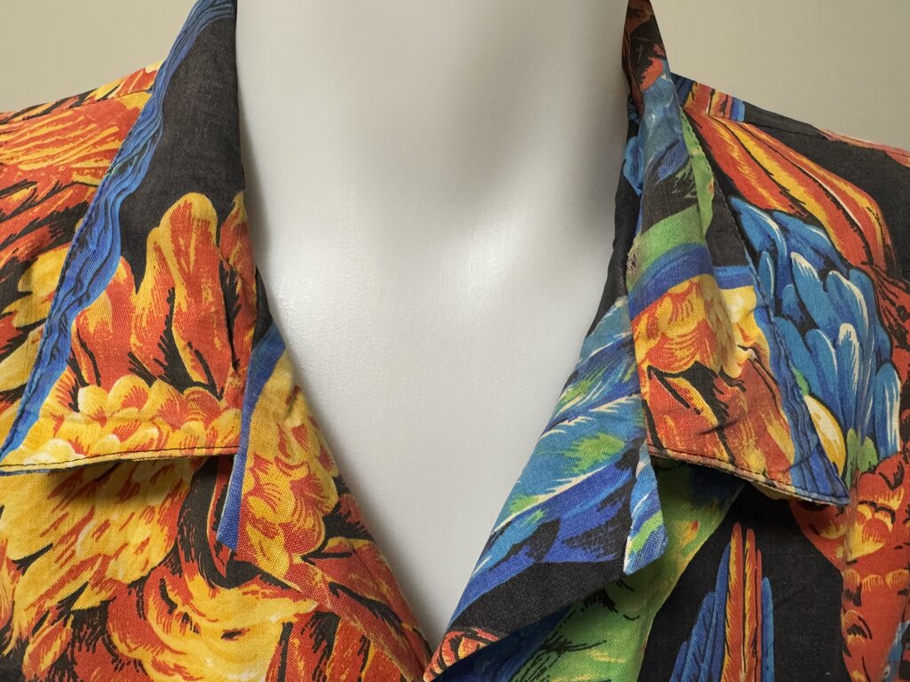 1990s - Macaw Madness – Dare USA Allover Parrot Print (L)