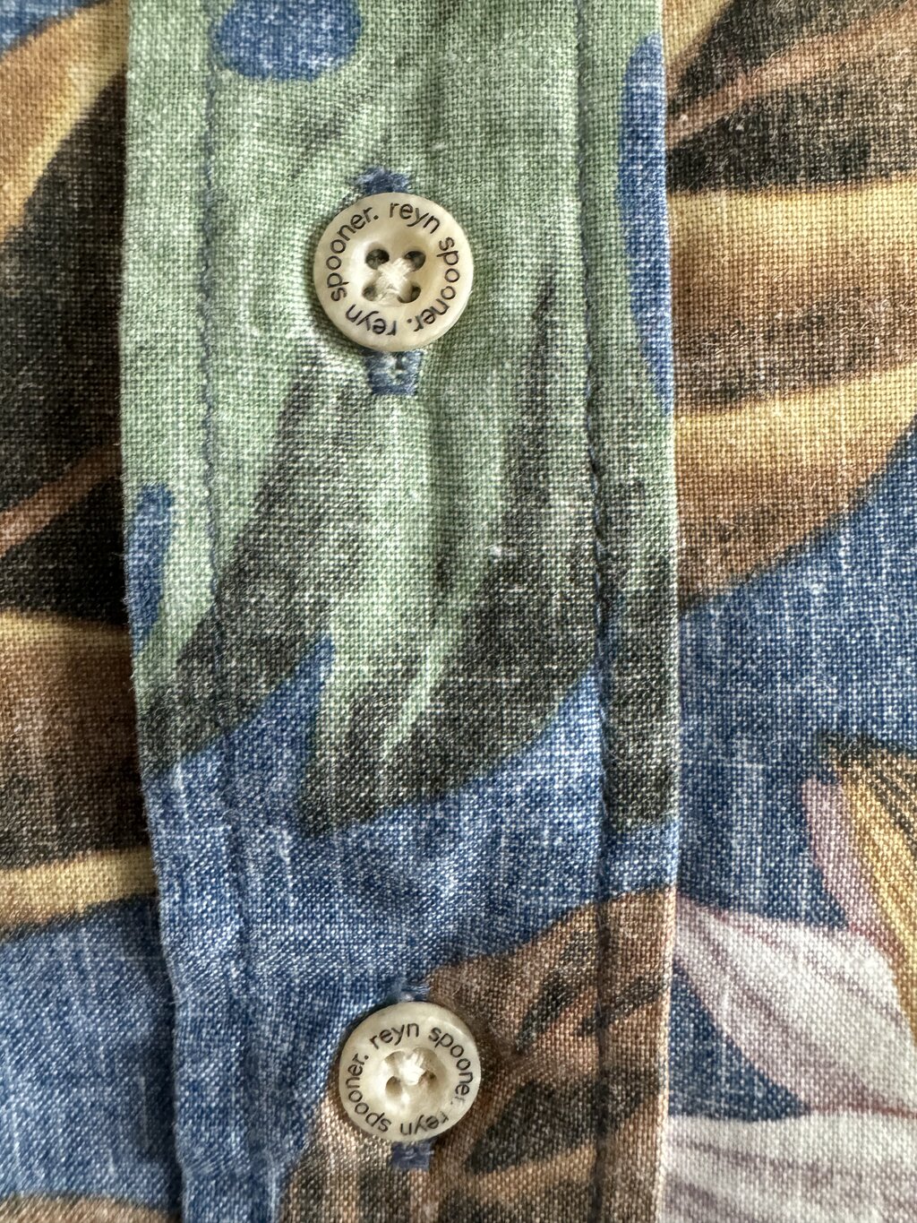 90s Reyn Spooner Botanical Garden Shirt – Reverse Print Hibiscus & Lotus on Denim Blue (L)