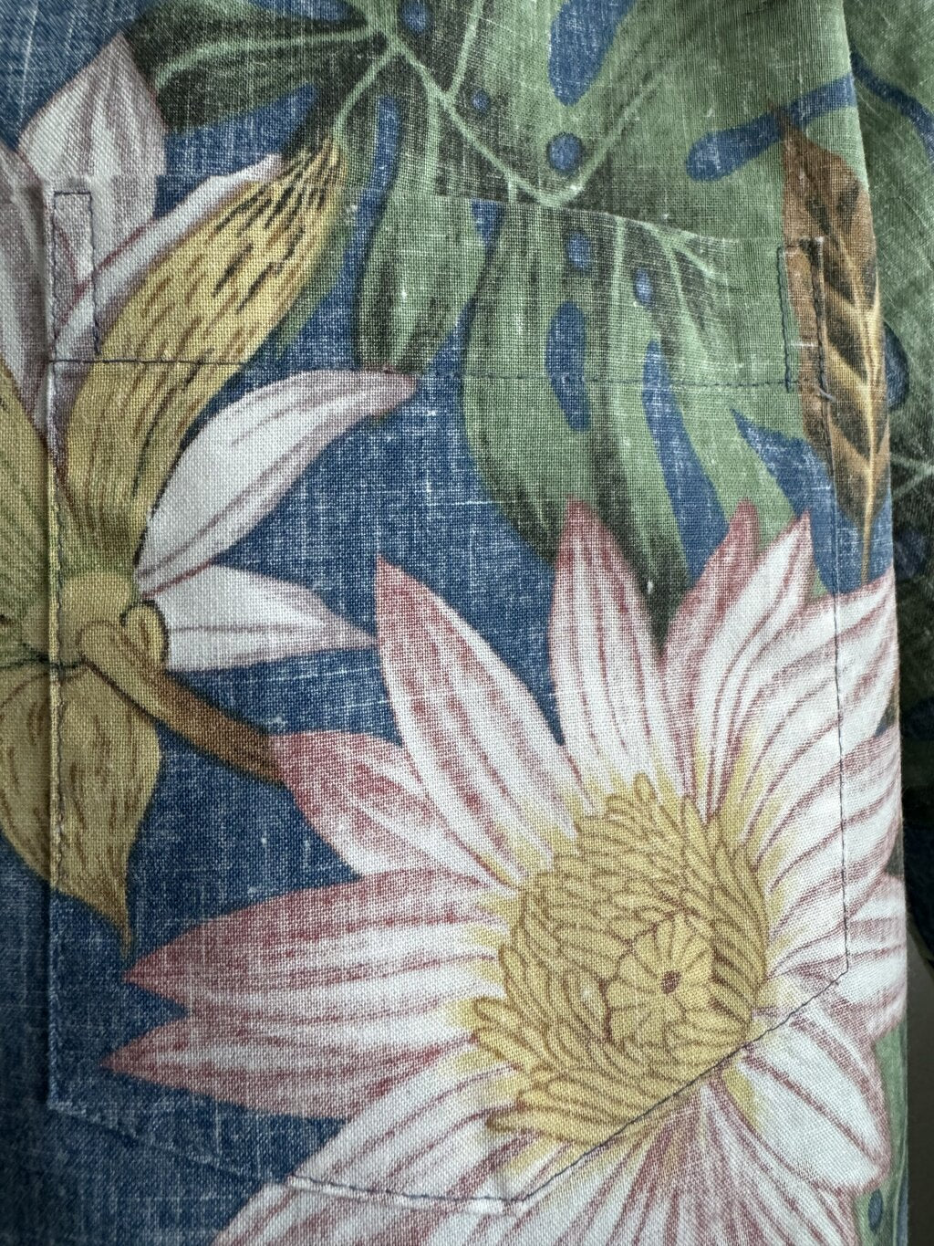 90s Reyn Spooner Botanical Garden Shirt – Reverse Print Hibiscus & Lotus on Denim Blue (L)