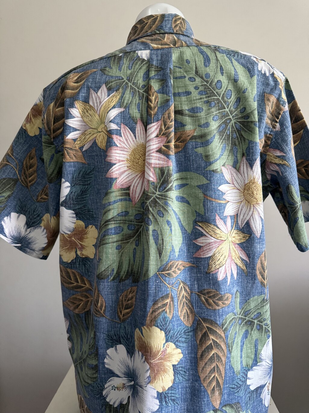 90s Reyn Spooner Botanical Garden Shirt – Reverse Print Hibiscus & Lotus on Denim Blue (L)