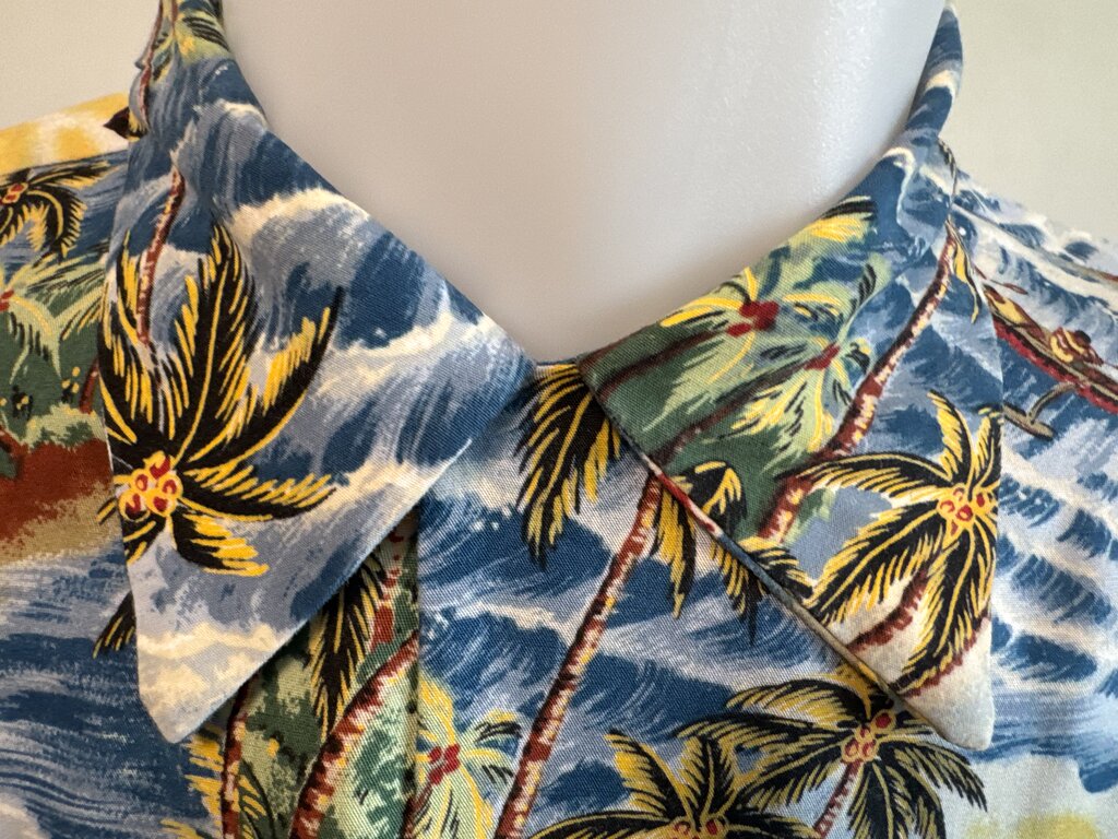 1980s to early 1990s - Vintage Pineapple Juice Hawaiian Shirt – Surf & Aloha Tower Scene (S)