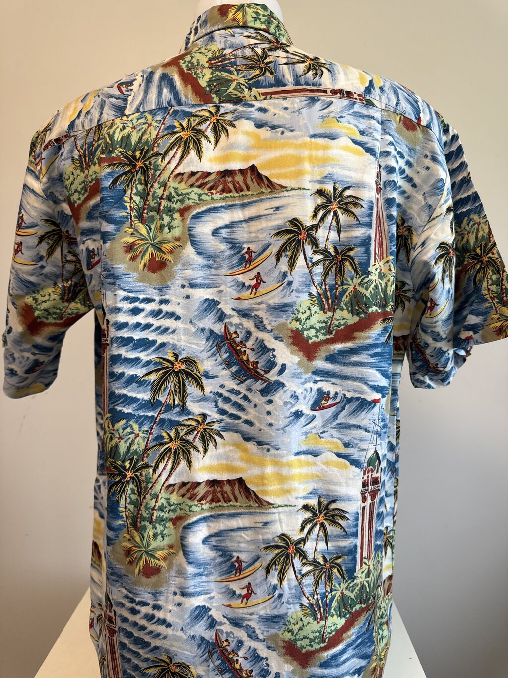 1980s to early 1990s - Vintage Pineapple Juice Hawaiian Shirt – Surf & Aloha Tower Scene (S)