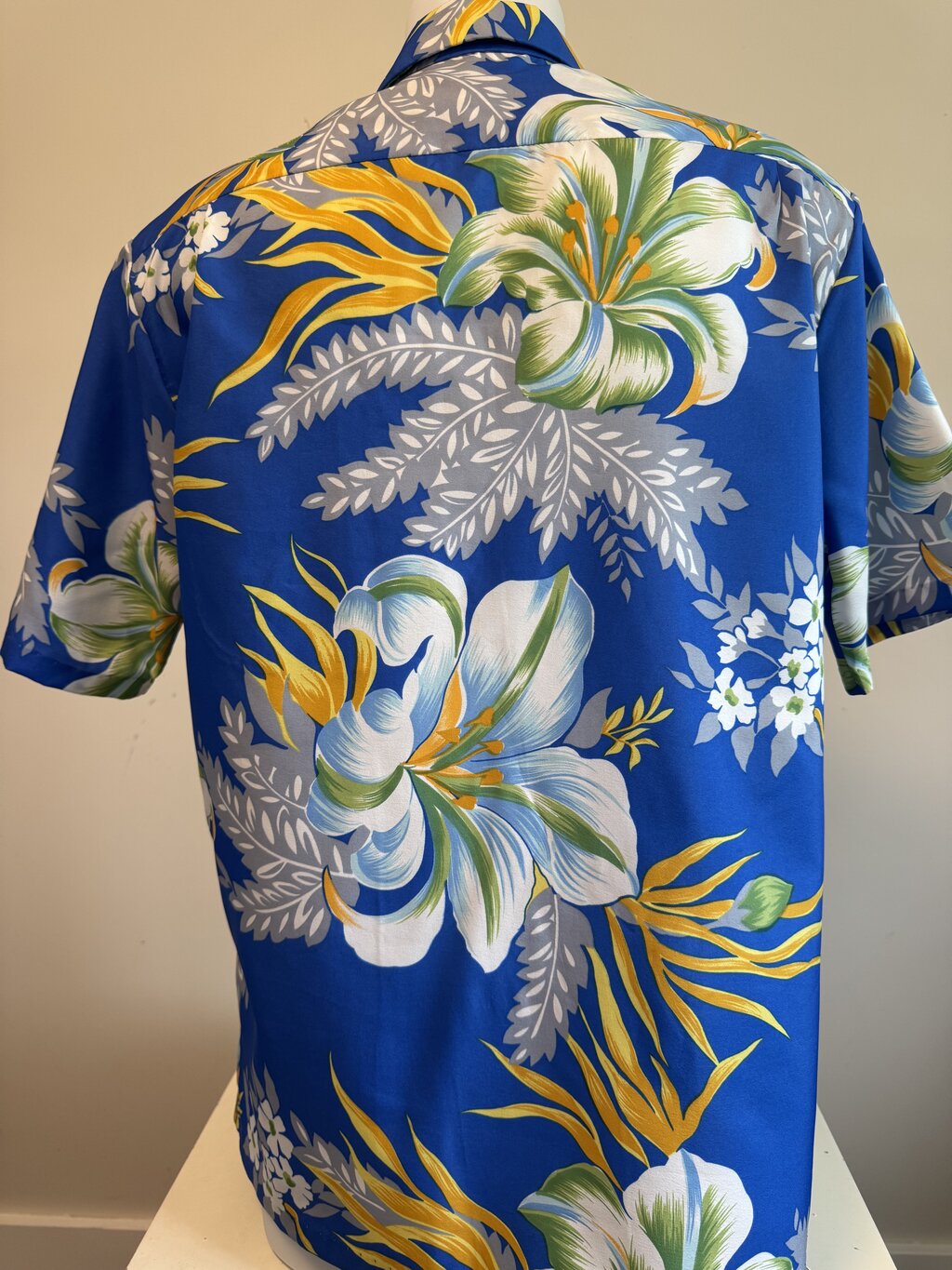 1970s - Sand Pebble Blue Floral Polyester Shirt – USA Made