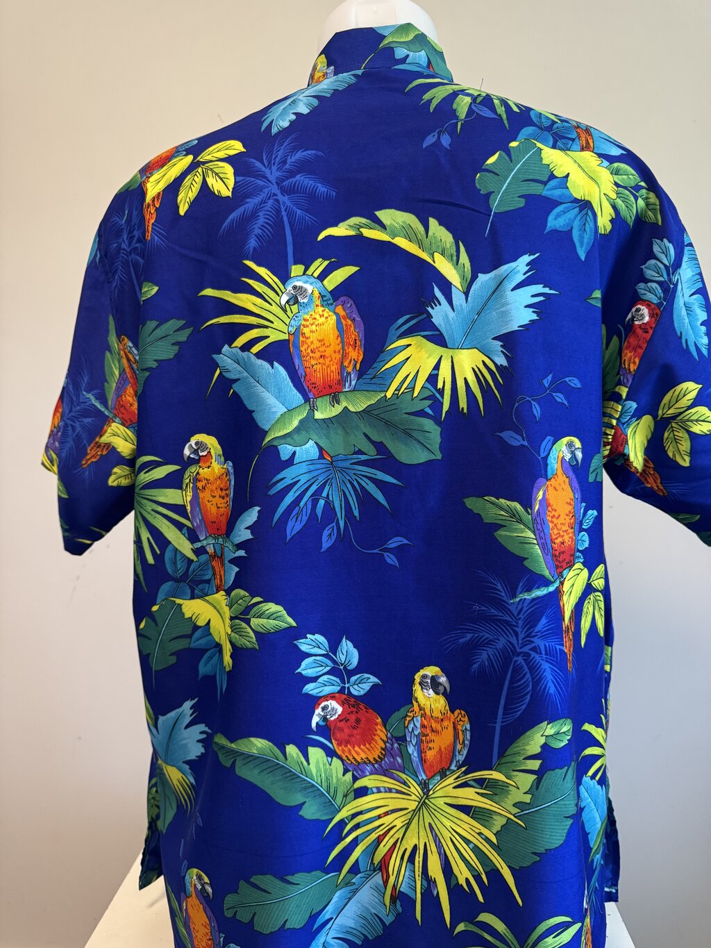 1990s–Early 2000s - Electric Macaws on Midnight Blue — Vintage Tropical Parrot Shirt (XL)