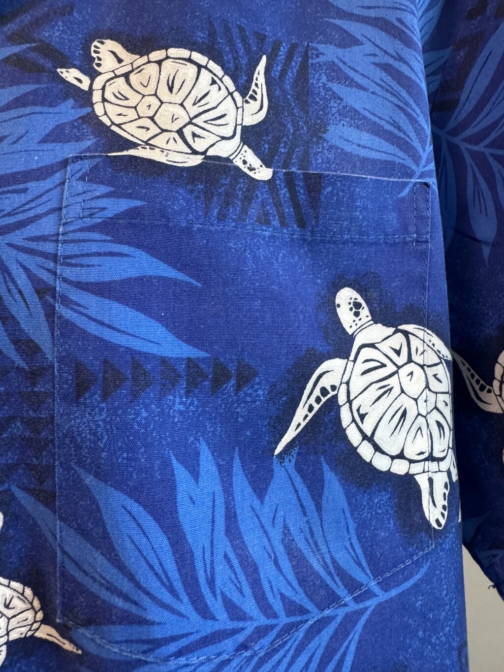 1990s–Early 2000s - Paradise Style Blue Sea Turtle Shirt – Made in USA