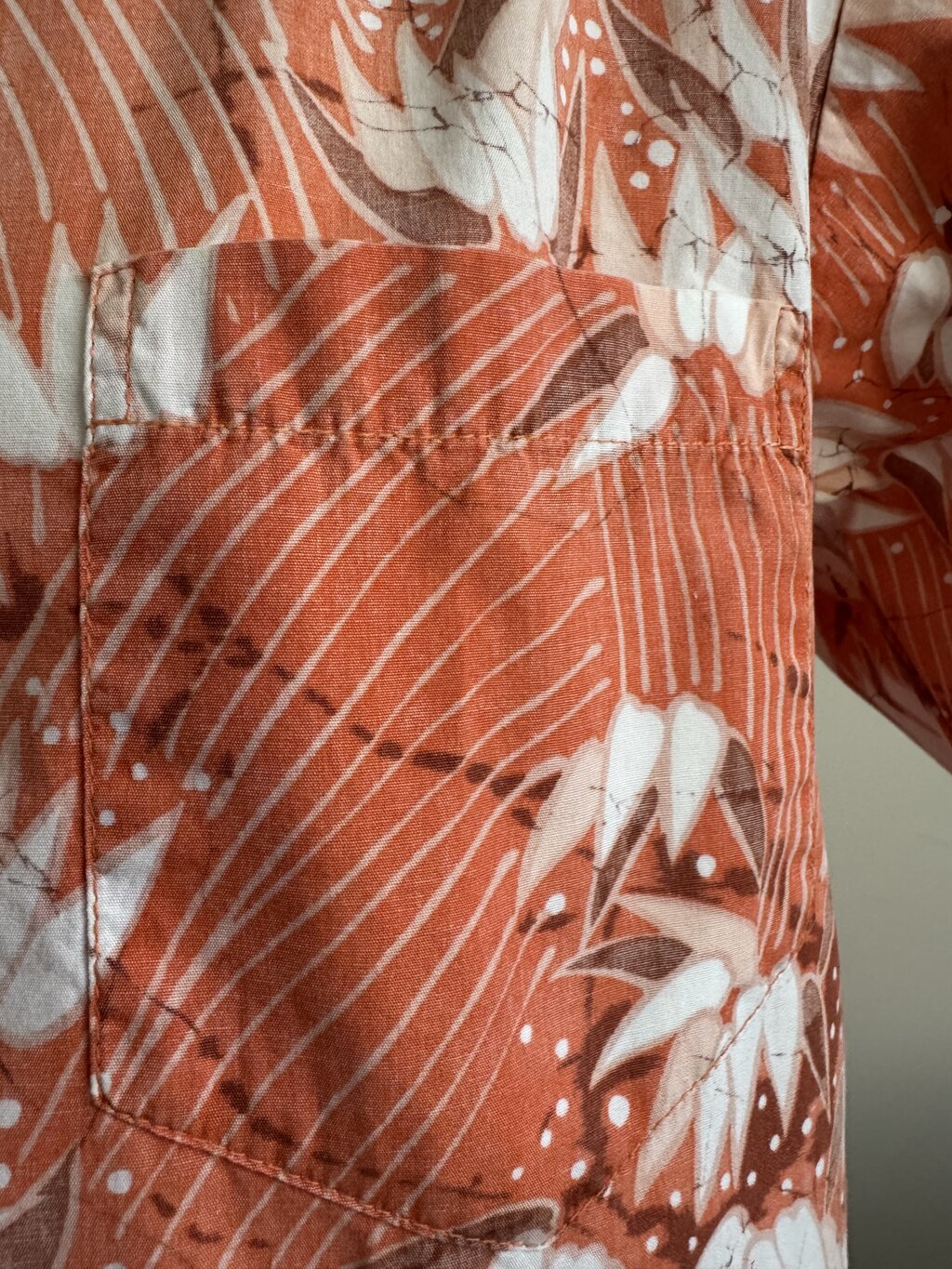 90s Cooke Street Bamboo & Monstera Shirt – Rust Barkcloth with White Island Motif (XL)