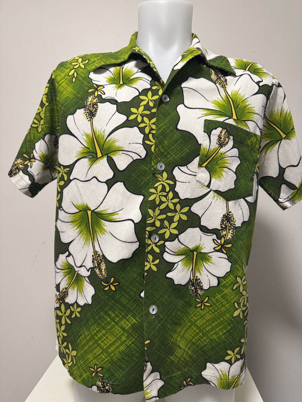 70s Hukilau Fashions Floral Shirt – Green Barkcloth with White & Pink Tropical Print (M)