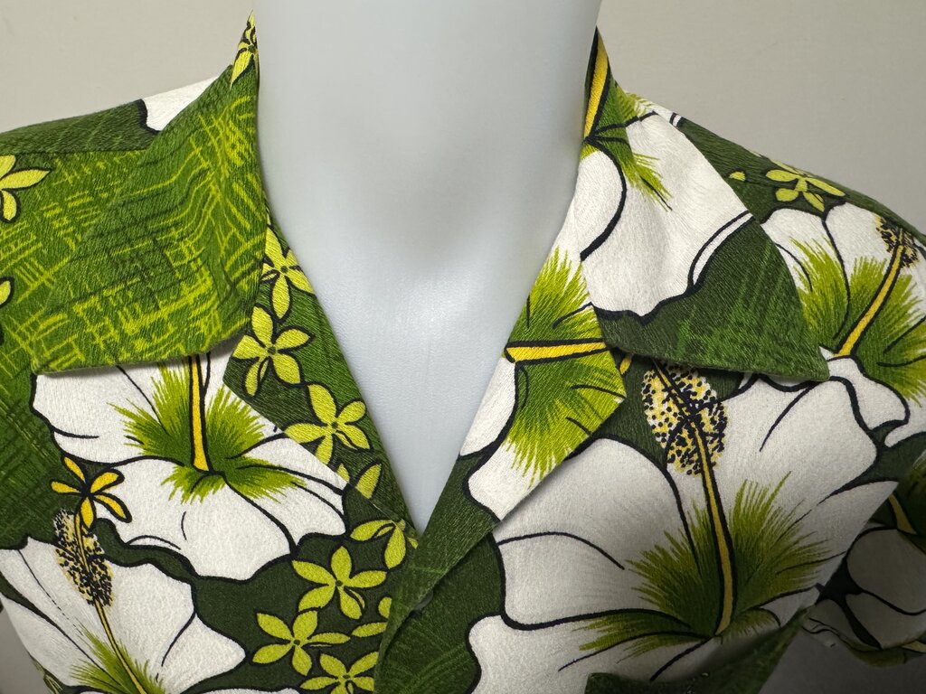 70s Hukilau Fashions Floral Shirt – Green Barkcloth with White & Pink Tropical Print (M)