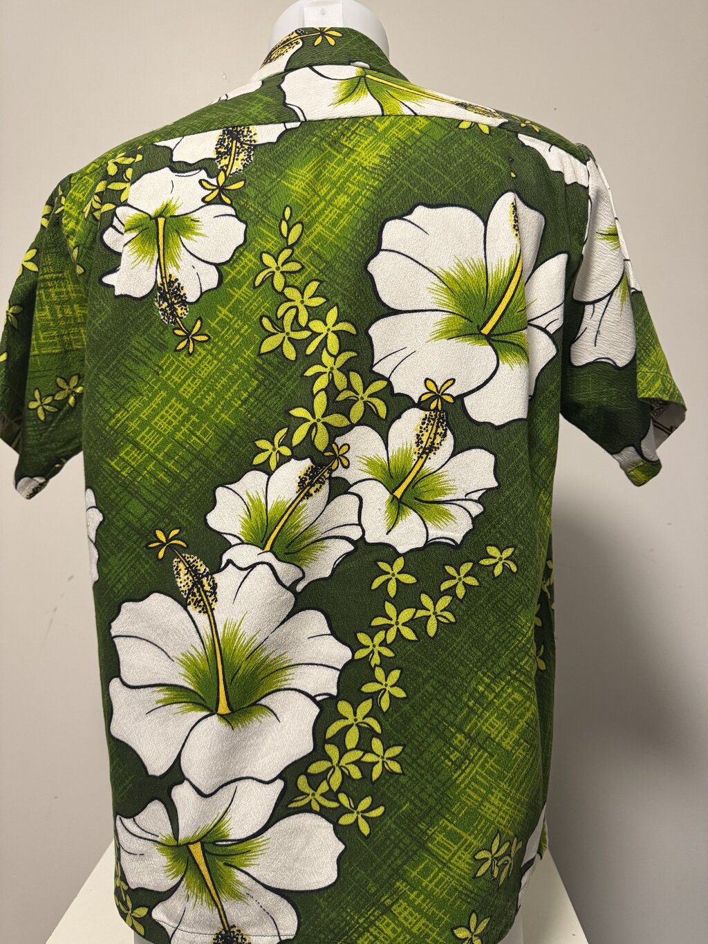 70s Hukilau Fashions Floral Shirt – Green Barkcloth with White & Pink Tropical Print (M)