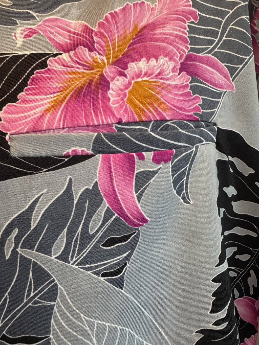 80s Helena’s Orchid Leaf Aloha Shirt – Silky Grey & Fuchsia Jungle Floral (XXL)