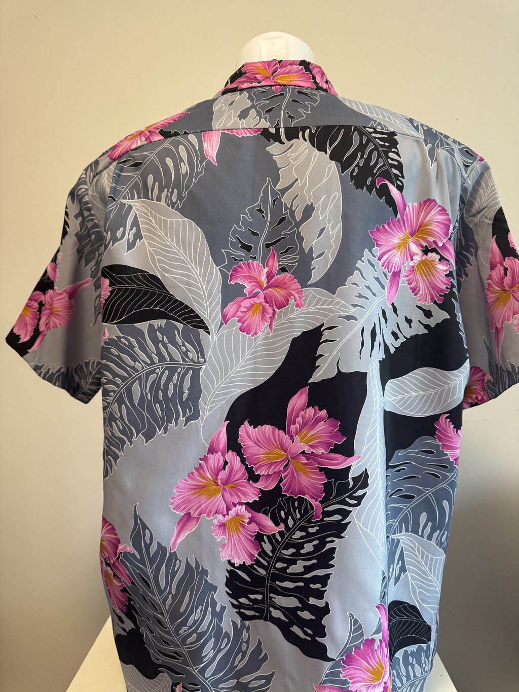 80s Helena’s Orchid Leaf Aloha Shirt – Silky Grey & Fuchsia Jungle Floral (XXL)