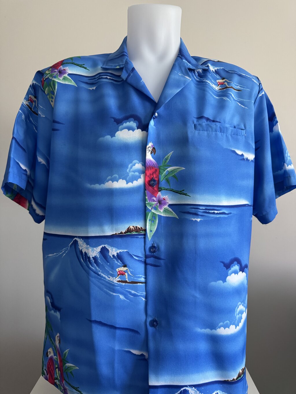 1980s Casual Wear Surfer Scene Shirt – Ocean Blue with Parrots, Palms & Pipeline Waves (L)