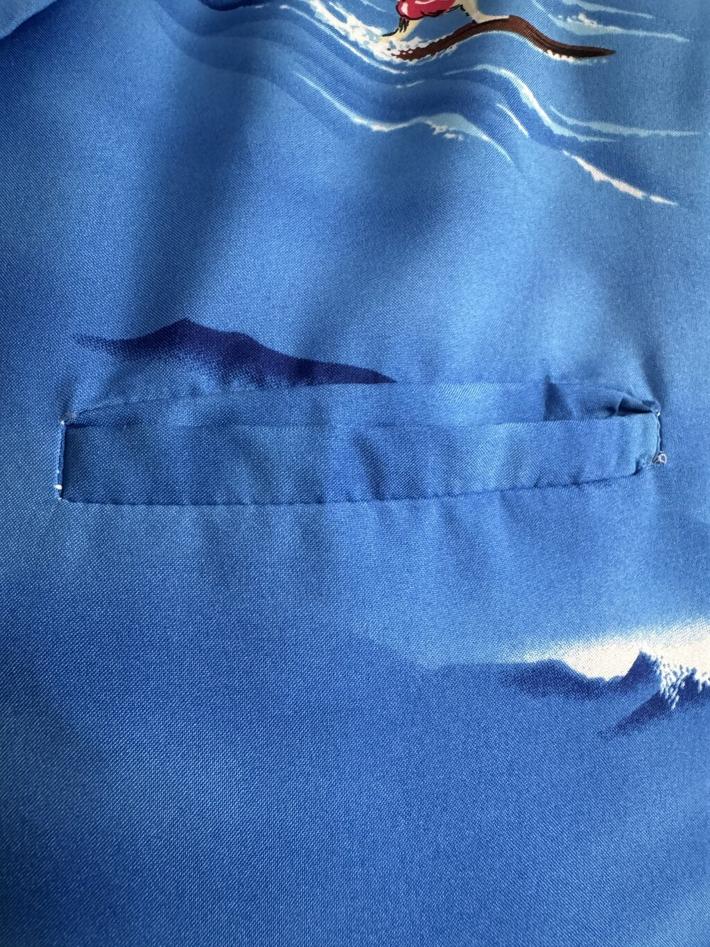 1980s Casual Wear Surfer Scene Shirt – Ocean Blue with Parrots, Palms & Pipeline Waves (L)