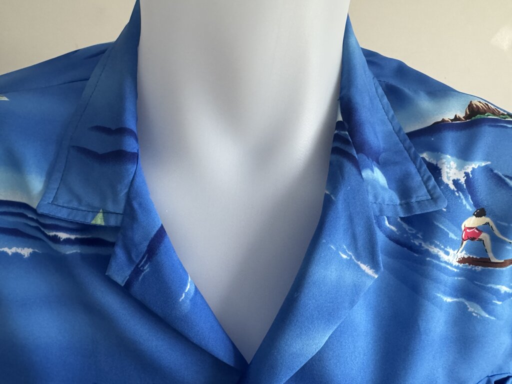 1980s Casual Wear Surfer Scene Shirt – Ocean Blue with Parrots, Palms & Pipeline Waves (L)