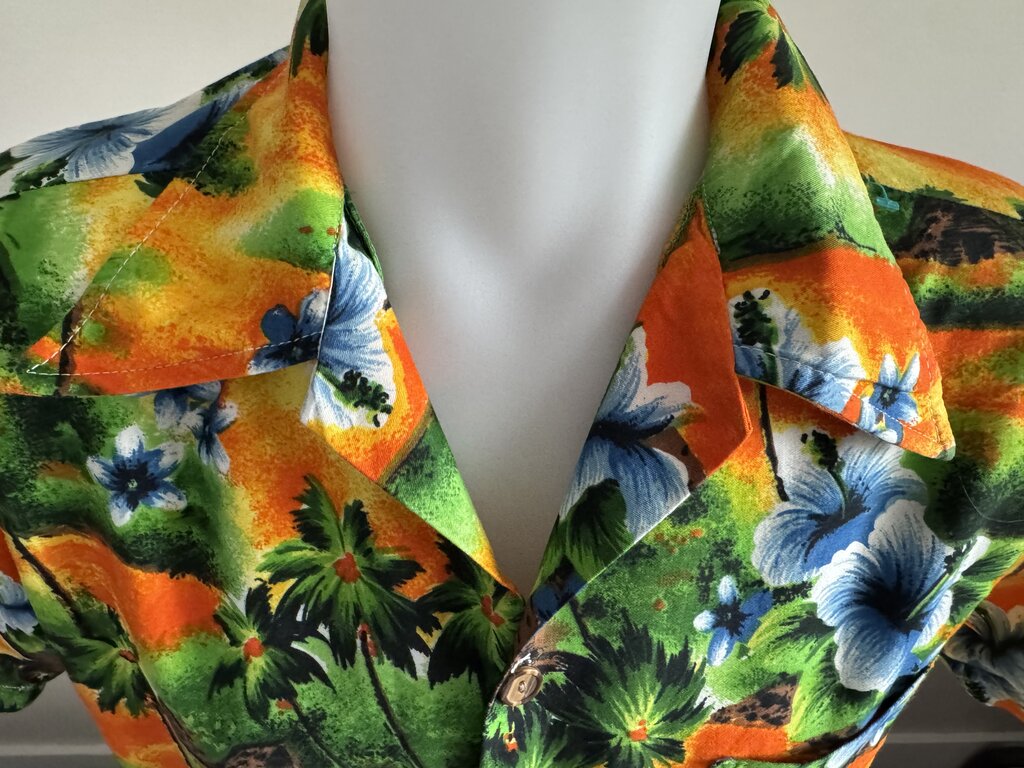 1990s - Kings Road Vintage Cotton Shirt – Vibrant Jungle Sunset with Blue Hibiscus (Medium)