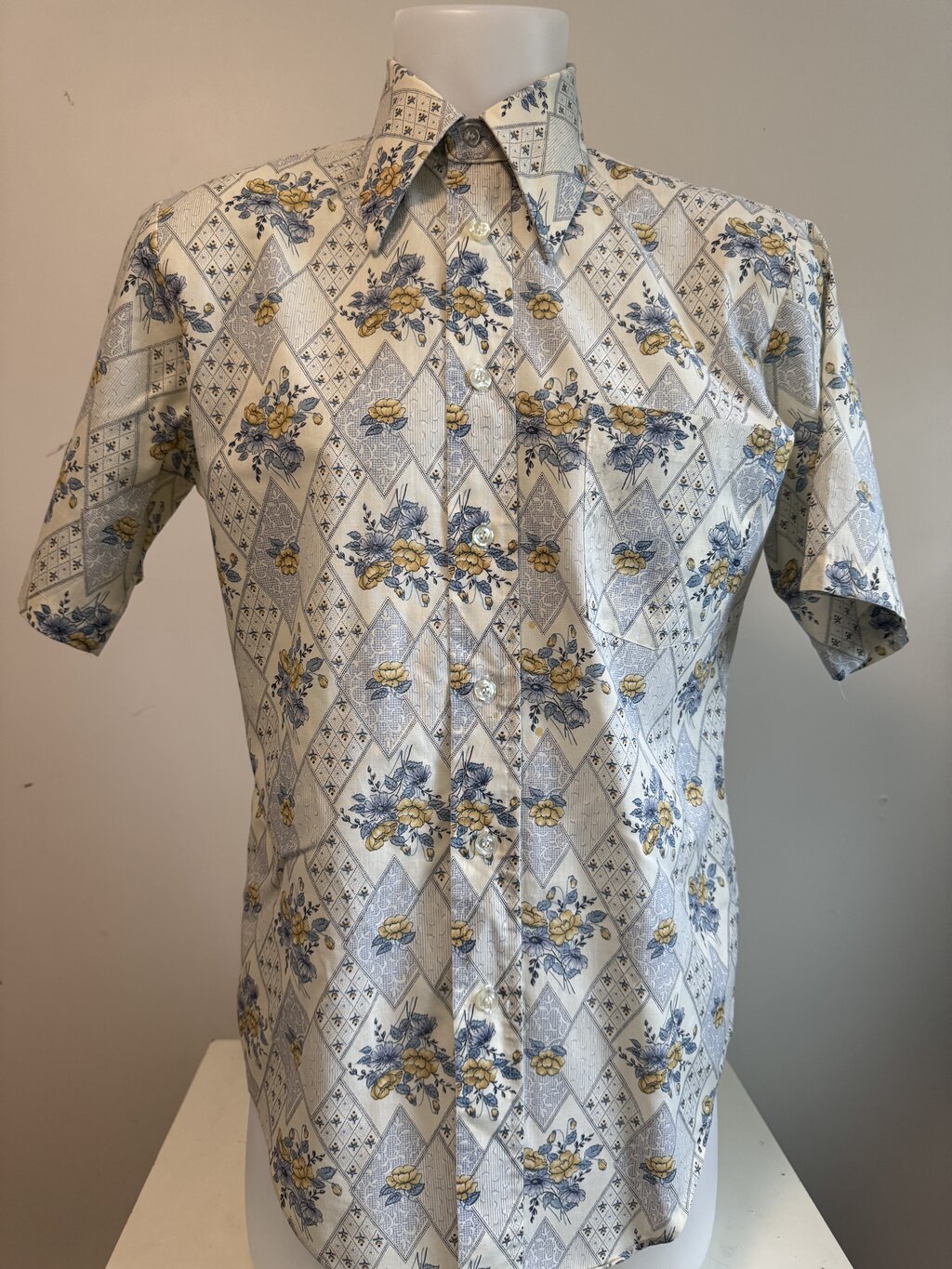 1970s JC Penney Geometric Floral Print Shirt – Soft Cotton, Diamond Medallion Pattern
