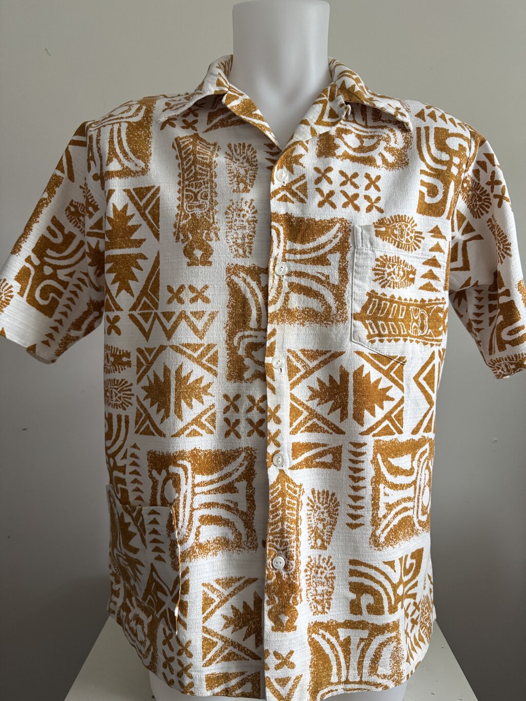 1960s Take’s of Waikiki Hawaiian Shirt – Red & White Polynesian Tapa Print (L)
