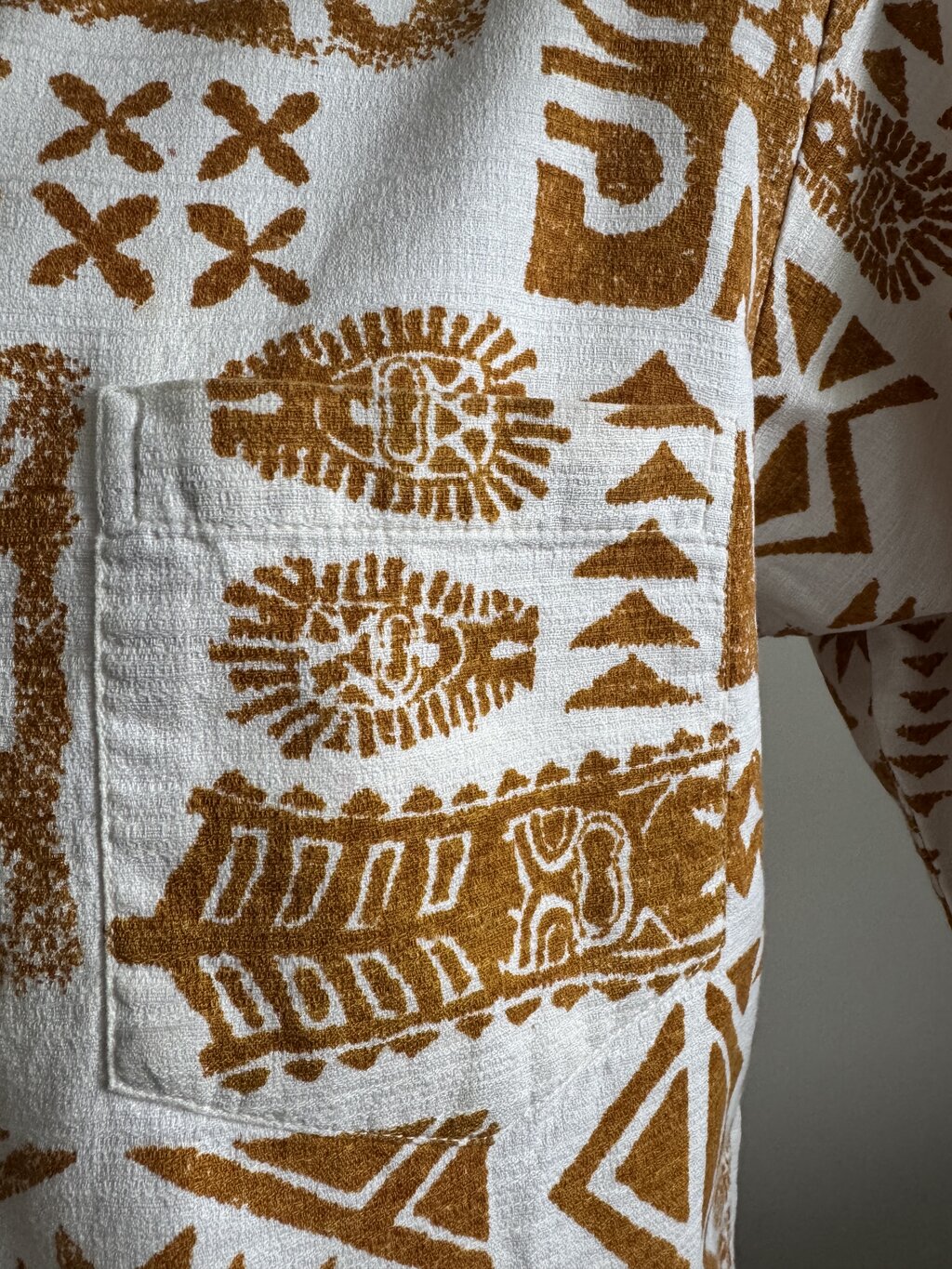 1960s Take’s of Waikiki Hawaiian Shirt – Red & White Polynesian Tapa Print (L)