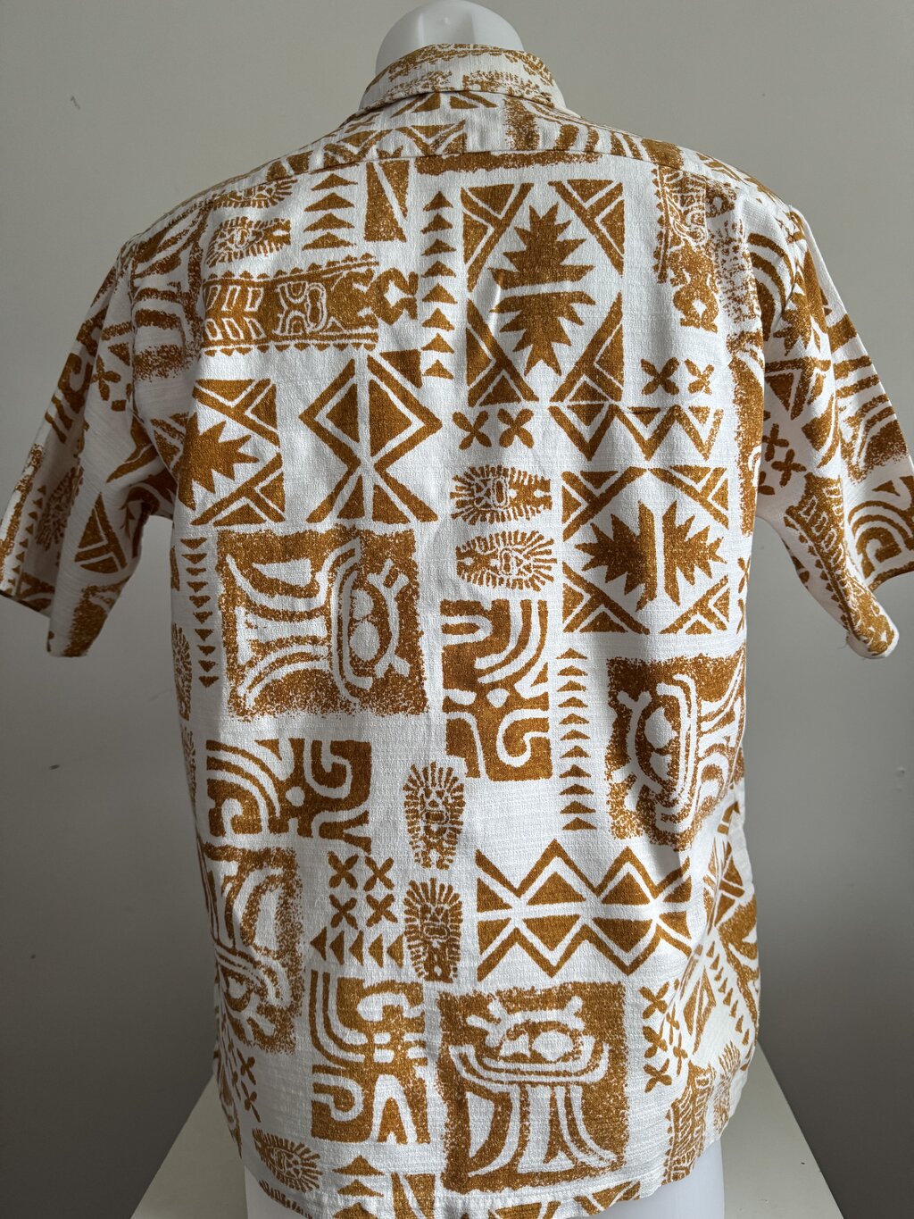 1960s Take’s of Waikiki Hawaiian Shirt – Red & White Polynesian Tapa Print (L)