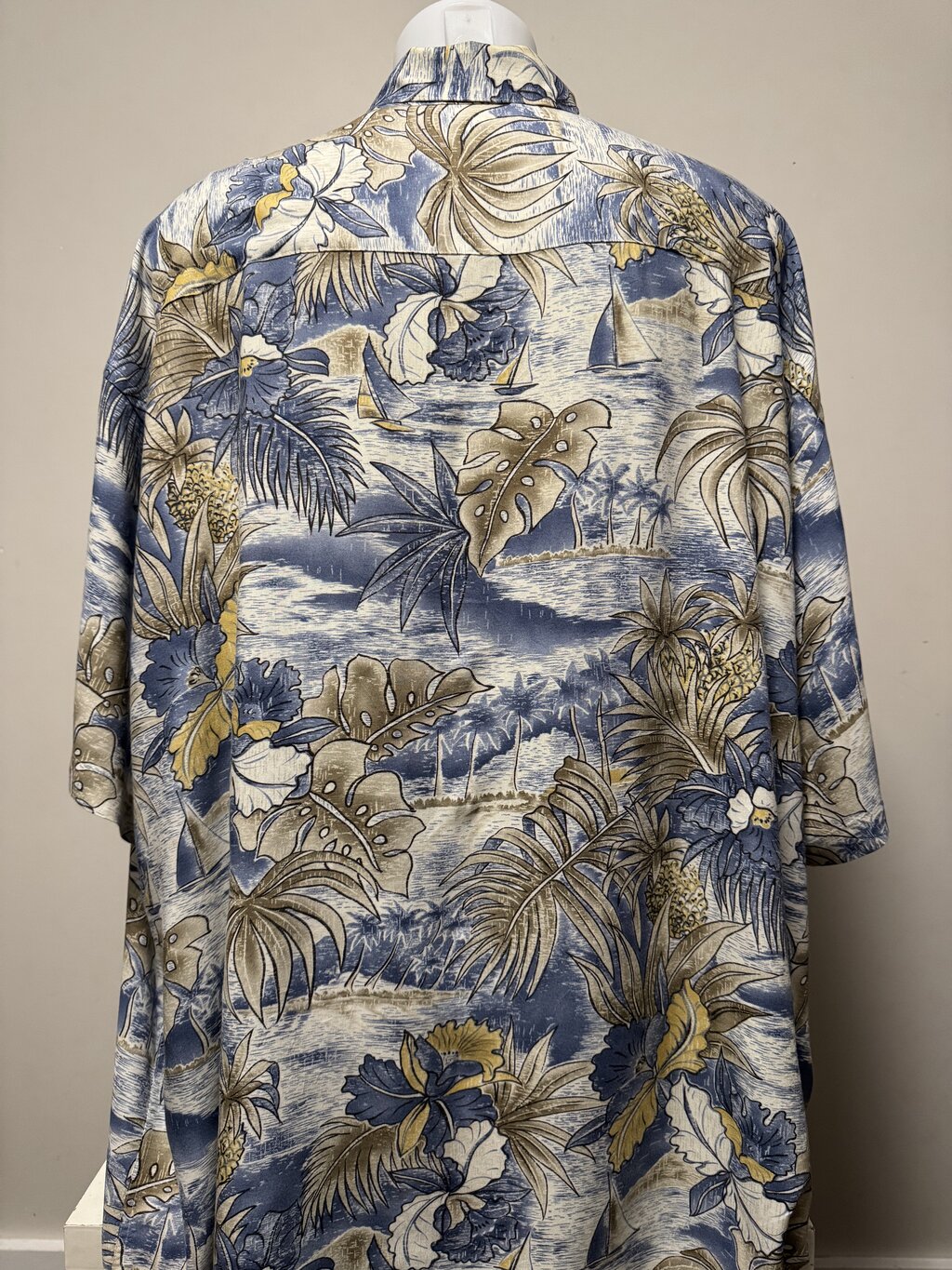 1990s Half Moon Bay Tropical Scenic Print Shirt – Blue, Yellow & Taupe (3XL)